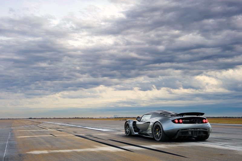 World’s Fastest Production Car from 0 – 300 km/h