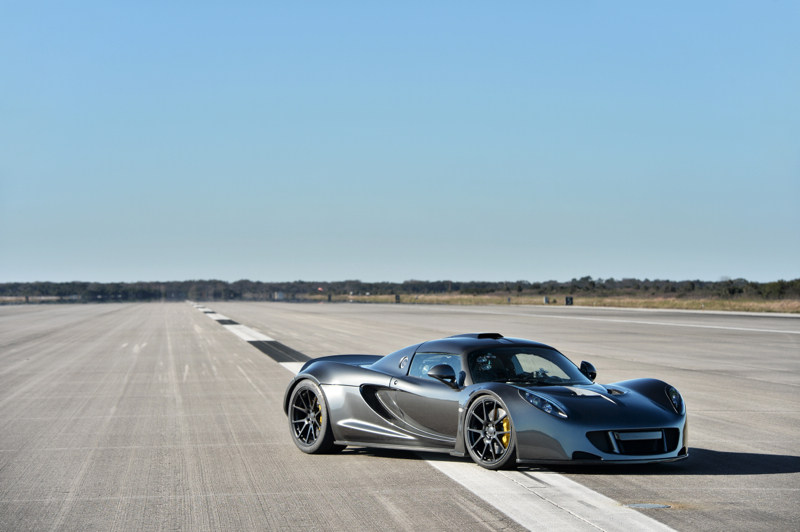 Hennessey Venom GT hits 270.49 mph, busts Bugatti Veyron's speed