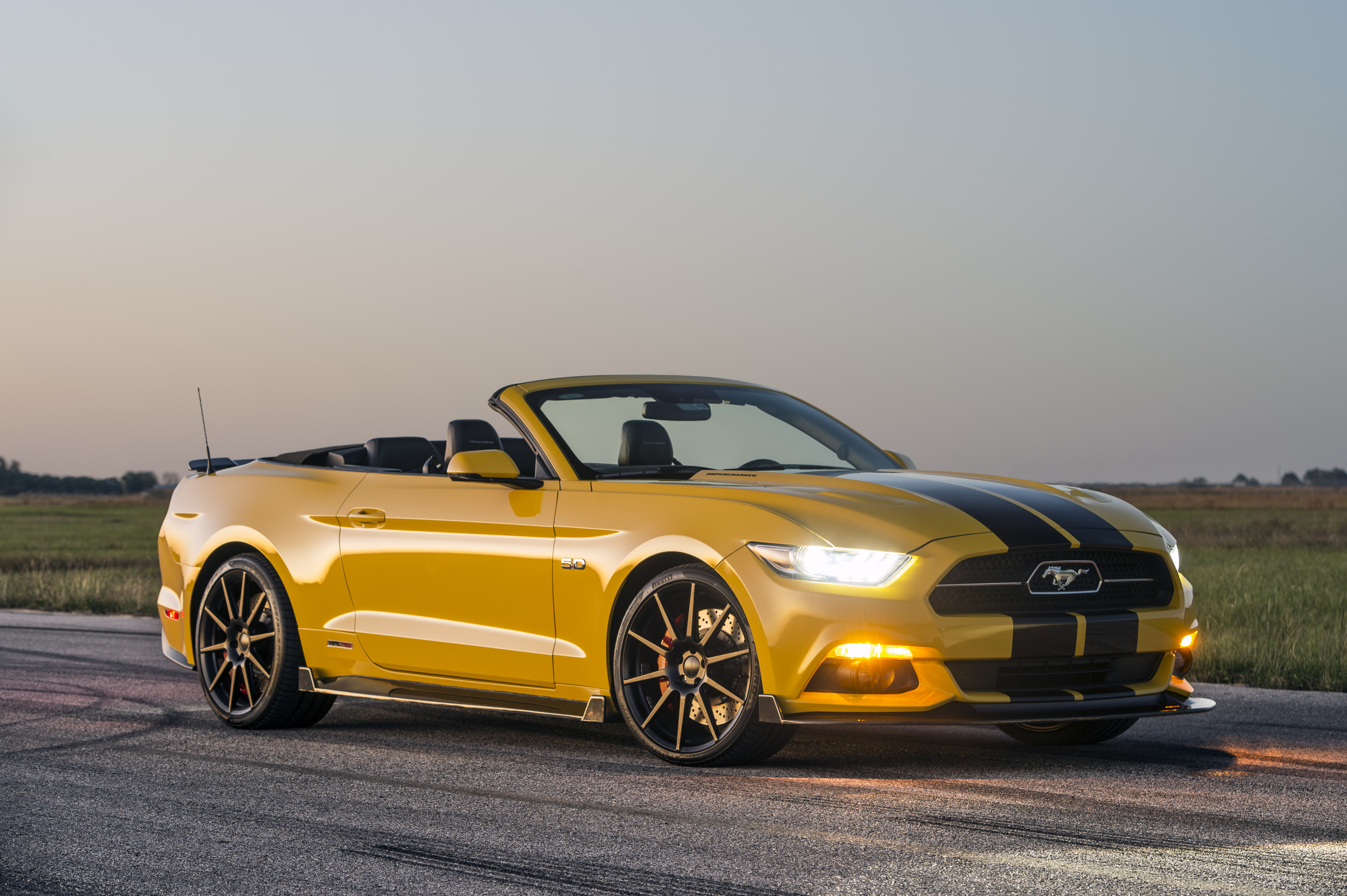 Gt4 gold. Форд Мустанг кабриолет. Ford Mustang 2016 кабриолет. Форд Мустанг 2015 кабриолет. Форд Мустанг 2015 желтый кабриолет.